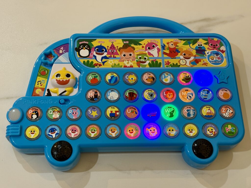 Pinkfong ベイビーシャーク アルファベット学習バス